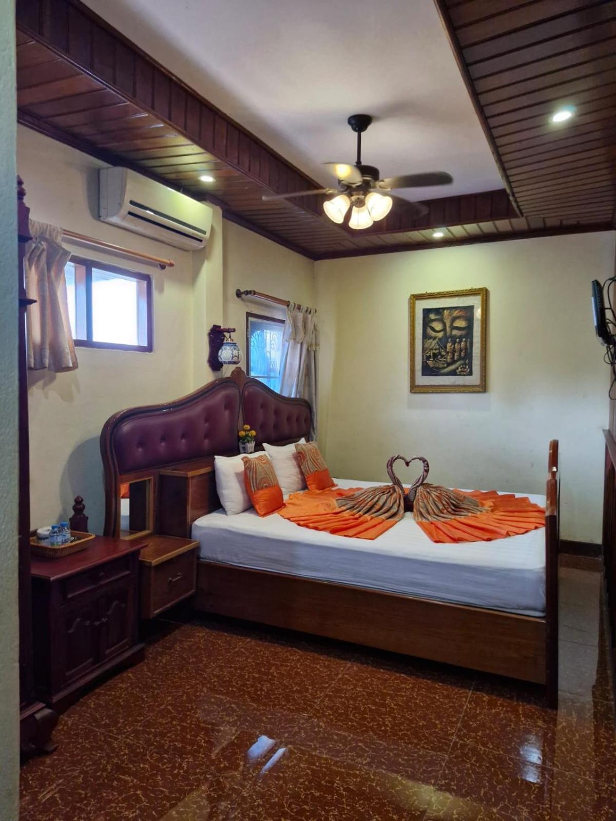 Sakura Wood House Hotel Луанг Прабанг Екстериор снимка