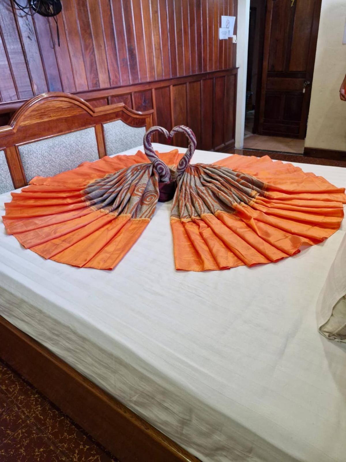 Sakura Wood House Hotel Луанг Прабанг Екстериор снимка