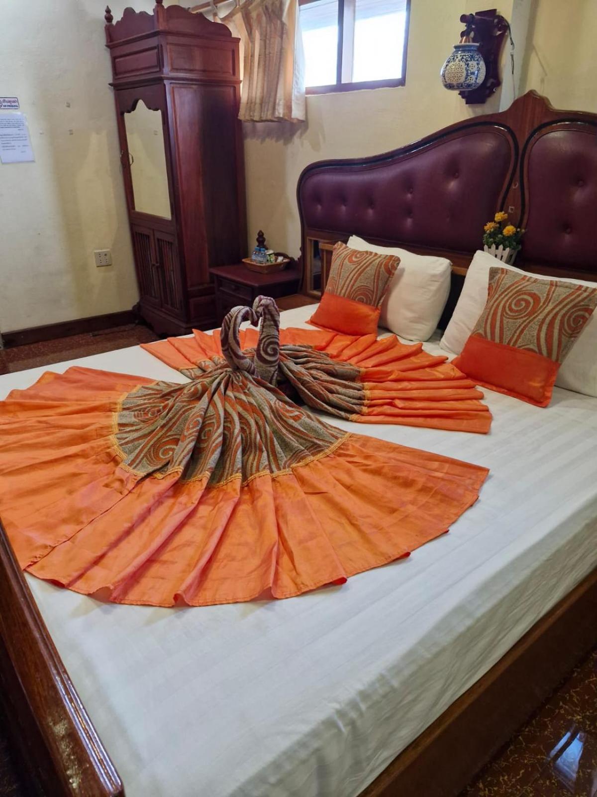 Sakura Wood House Hotel Луанг Прабанг Екстериор снимка