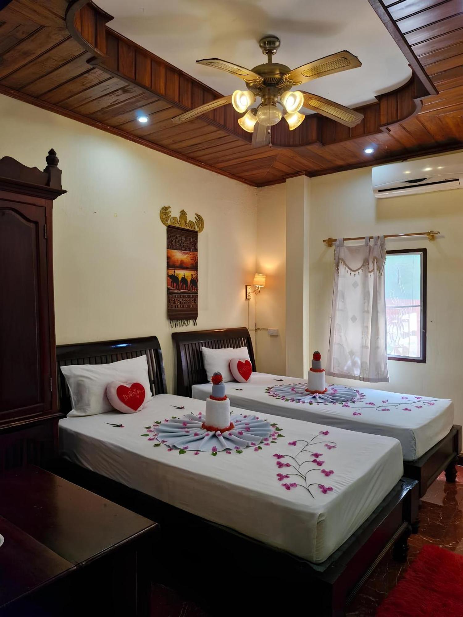 Sakura Wood House Hotel Луанг Прабанг Екстериор снимка