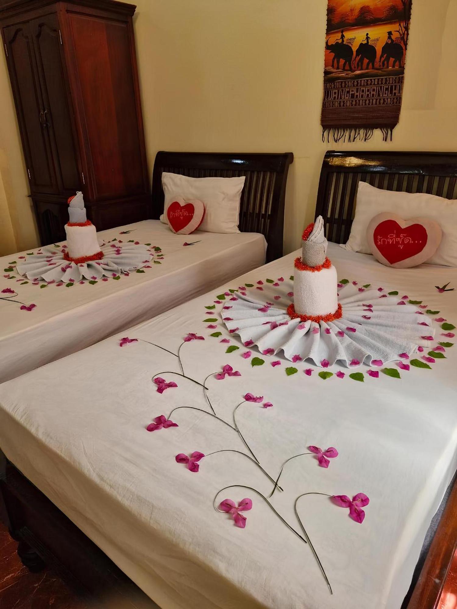 Sakura Wood House Hotel Луанг Прабанг Екстериор снимка