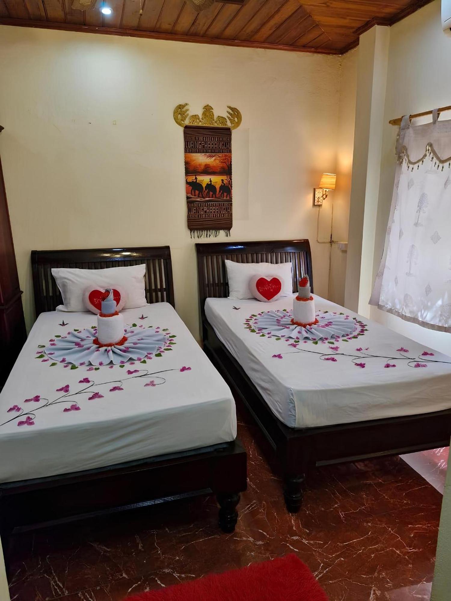 Sakura Wood House Hotel Луанг Прабанг Екстериор снимка