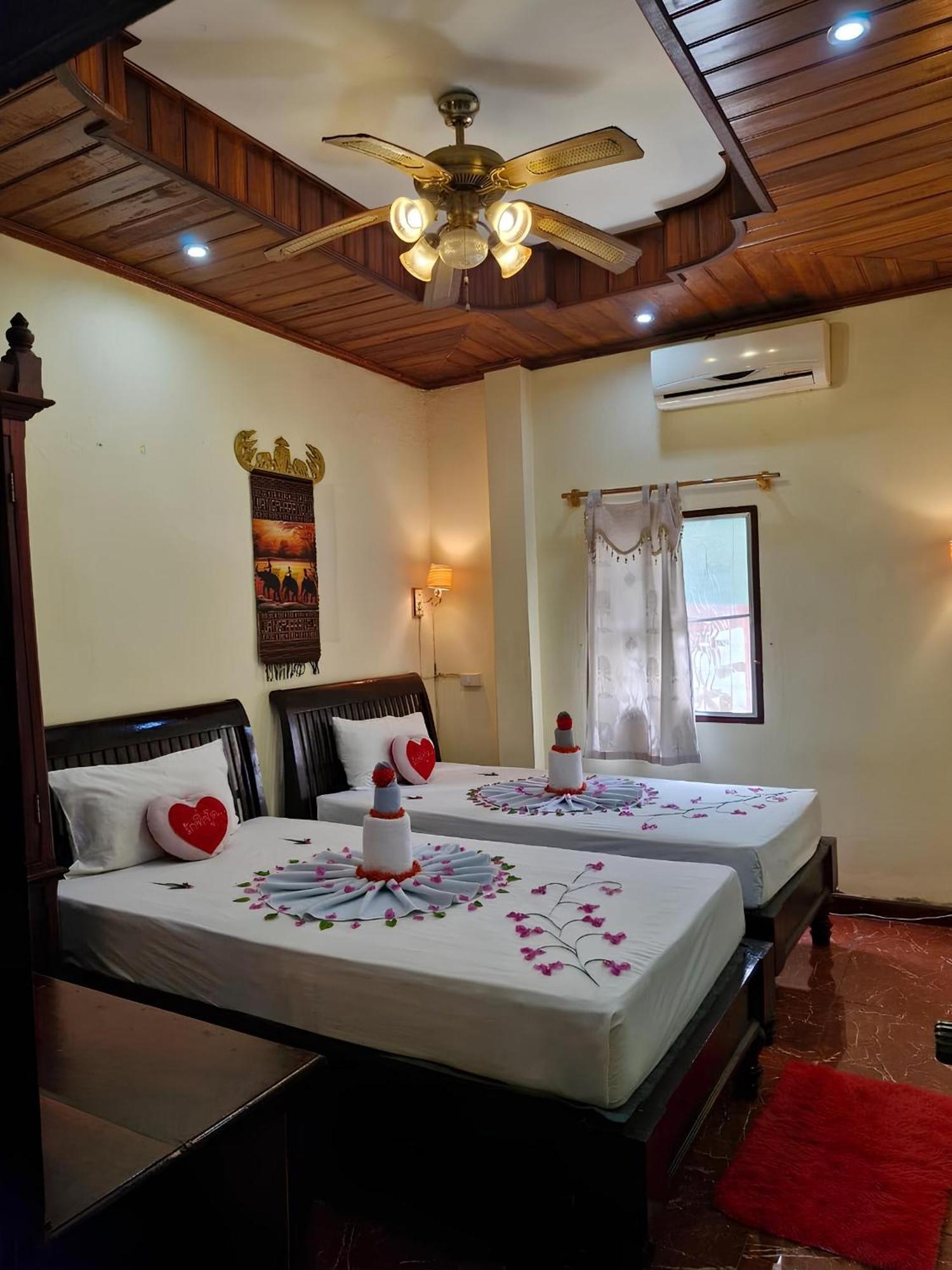 Sakura Wood House Hotel Луанг Прабанг Екстериор снимка