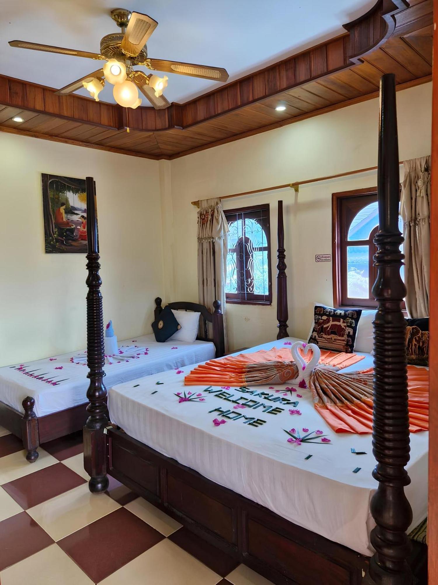 Sakura Wood House Hotel Луанг Прабанг Екстериор снимка