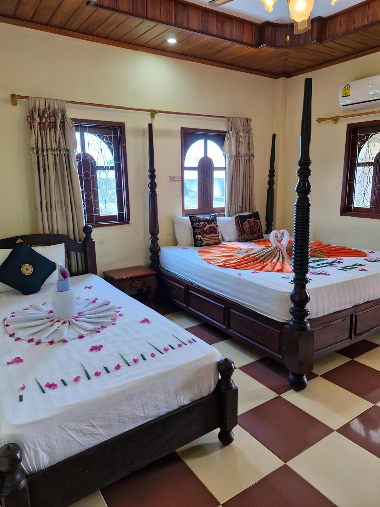 Sakura Wood House Hotel Луанг Прабанг Екстериор снимка