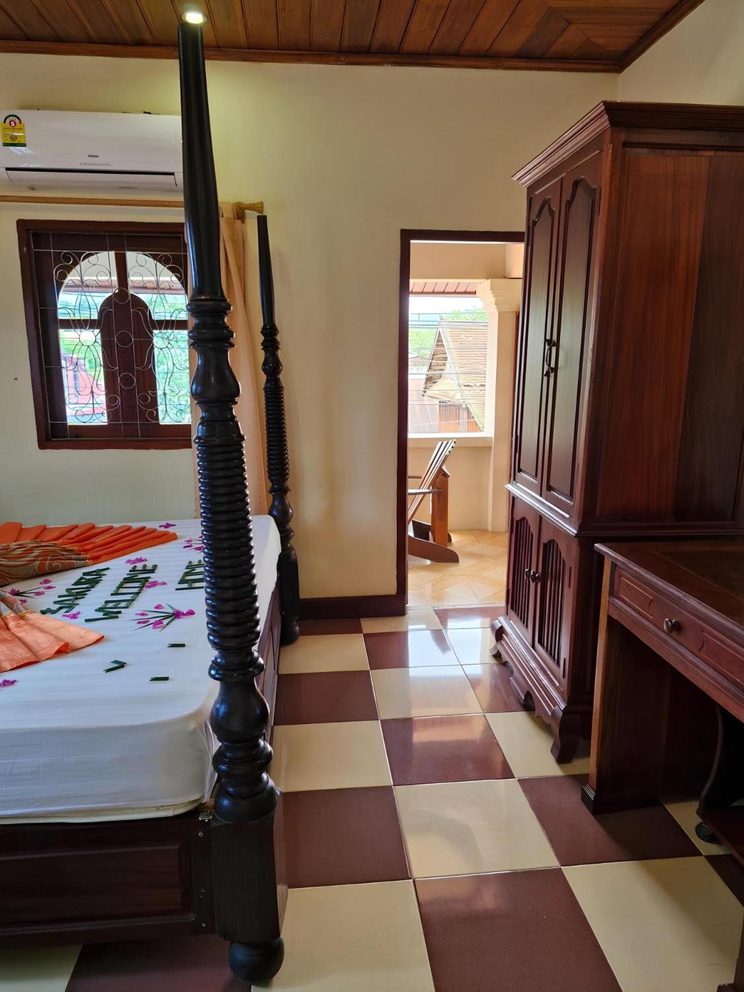 Sakura Wood House Hotel Луанг Прабанг Екстериор снимка