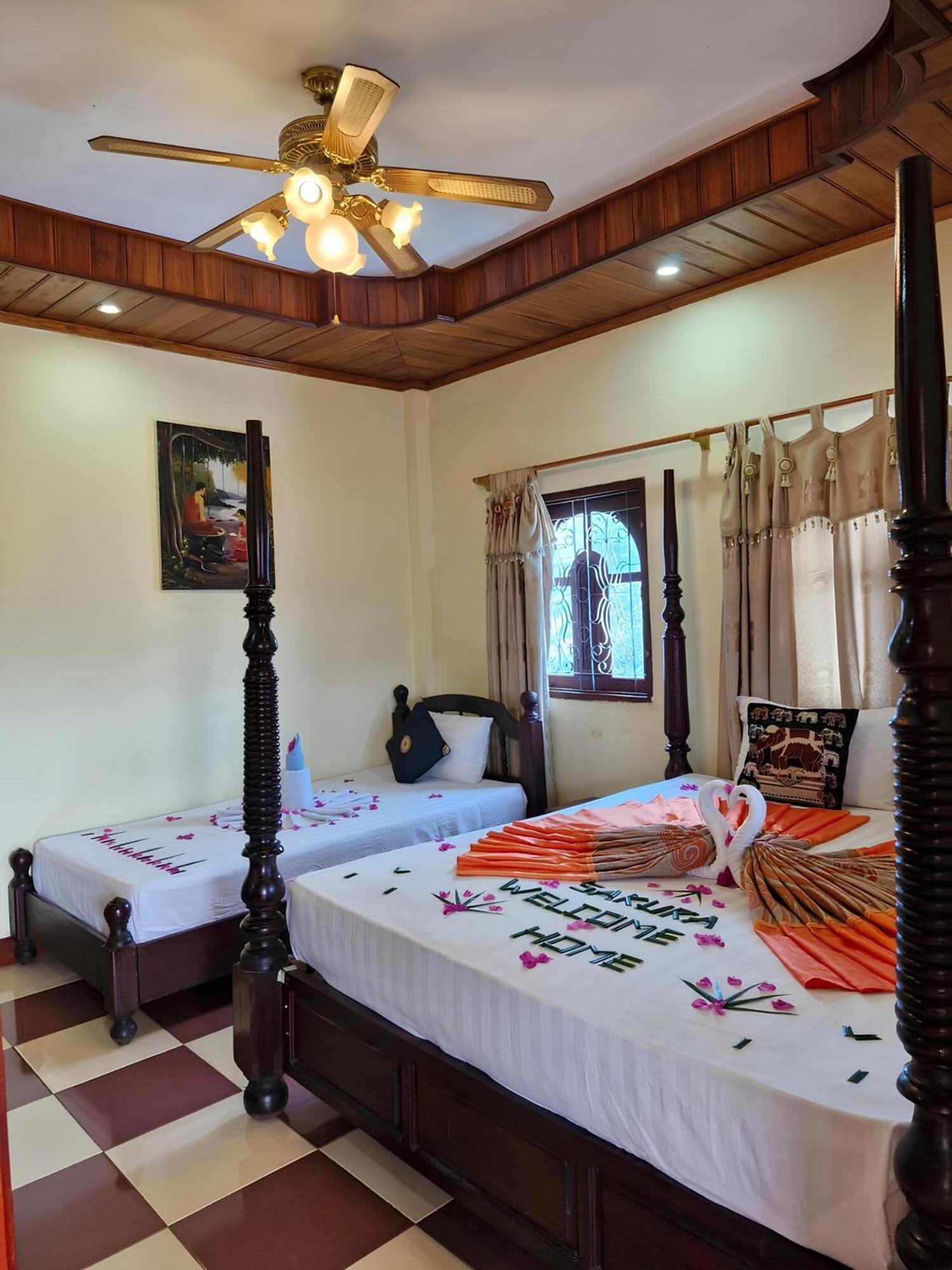 Sakura Wood House Hotel Луанг Прабанг Екстериор снимка