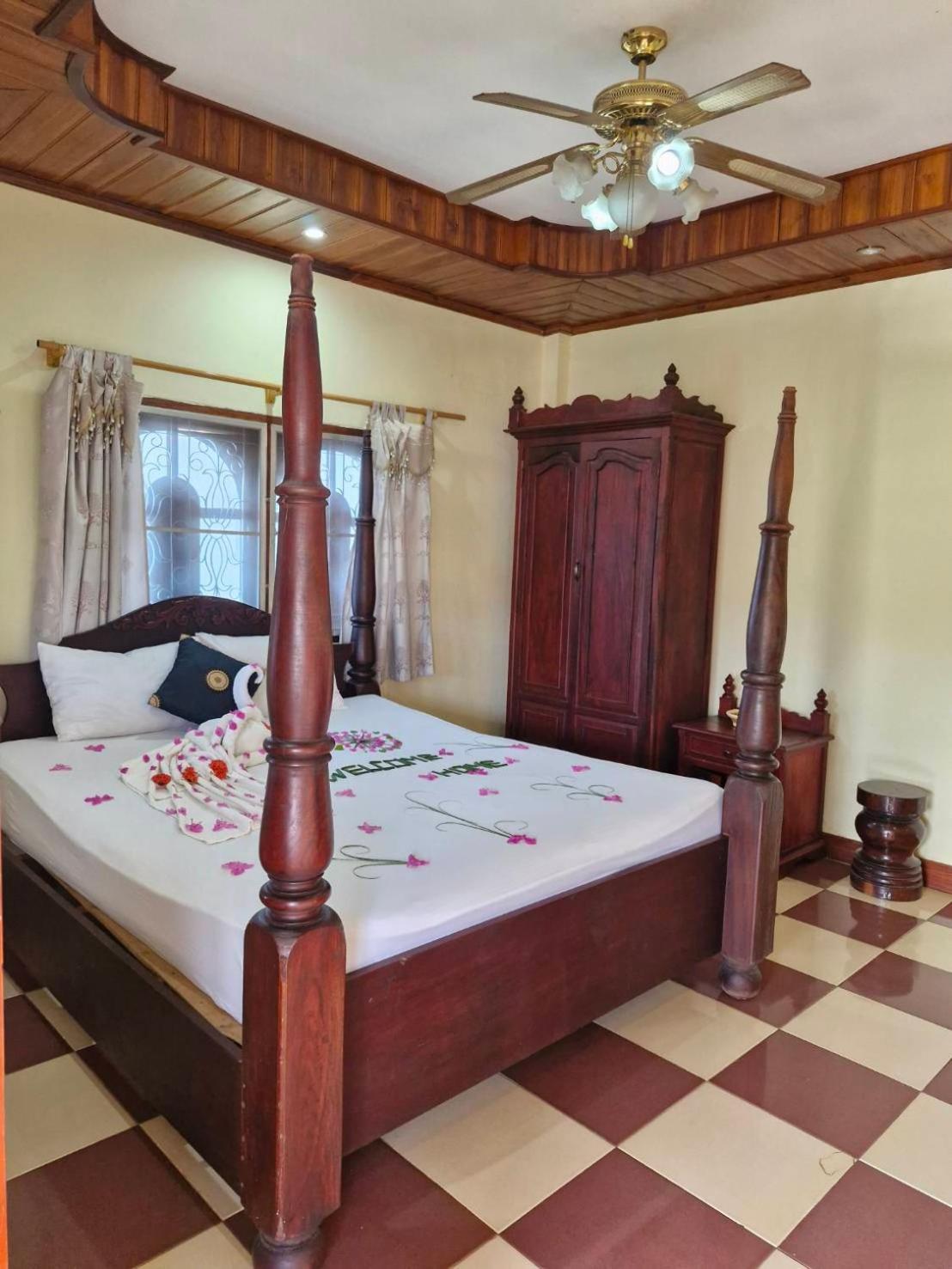 Sakura Wood House Hotel Луанг Прабанг Екстериор снимка