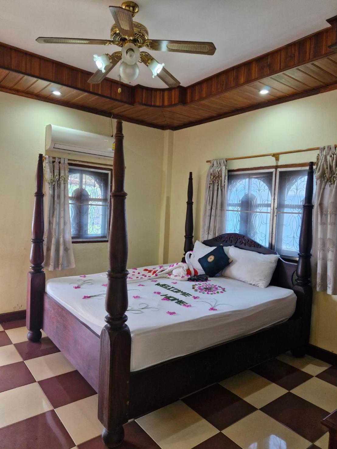 Sakura Wood House Hotel Луанг Прабанг Екстериор снимка